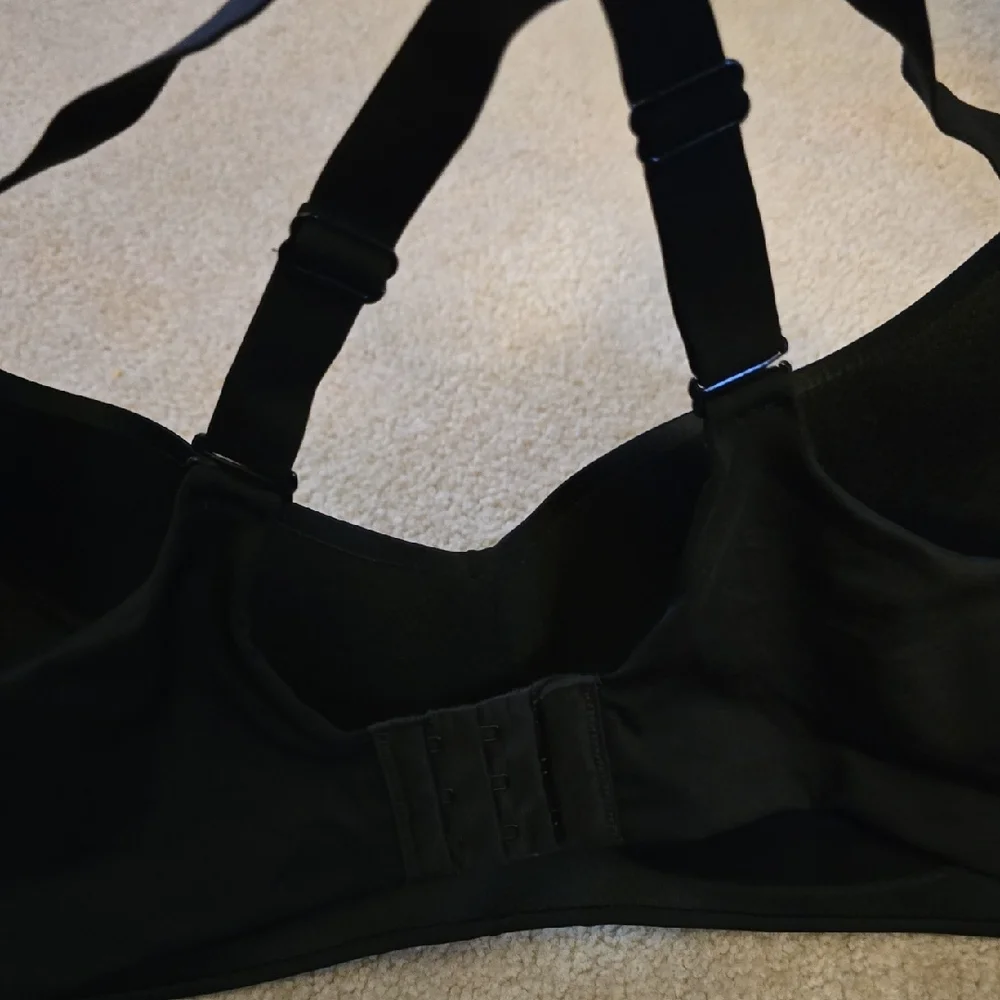 Hanes Women's Black Cross-Back Changing Bra Size 2XL
